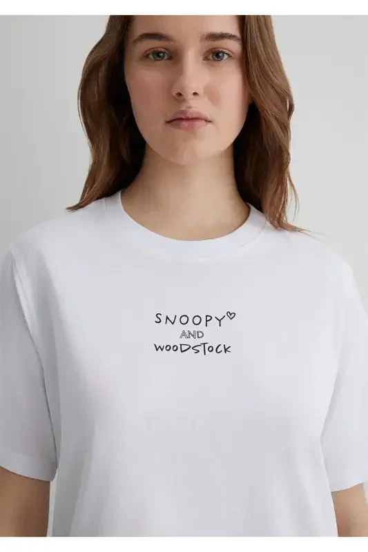Snoopy Baskılı Beyaz Tişört Regular Fit / Normal K - 7