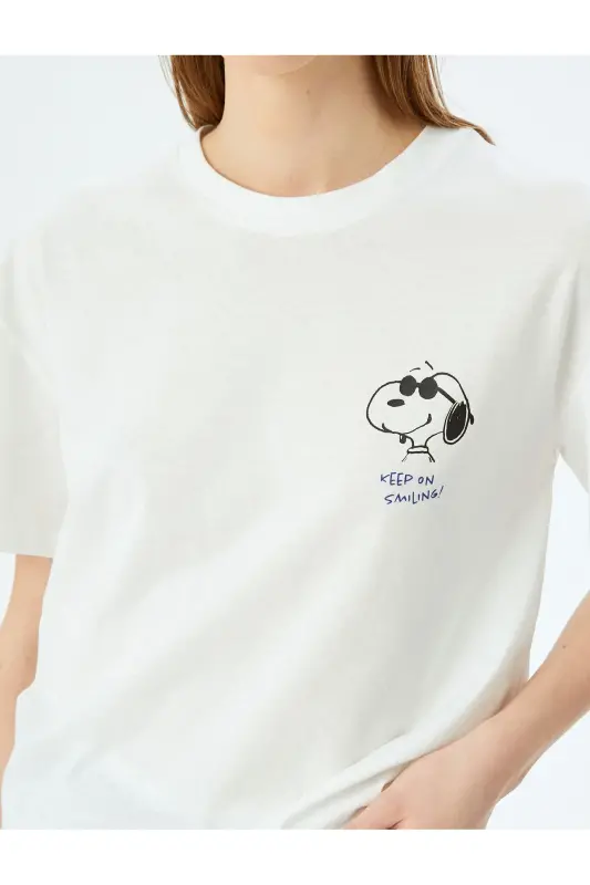 Snoopy Baskılı Lisanslı Bisiklet Yaka Kısa Kollu Oversize Tişört - 5
