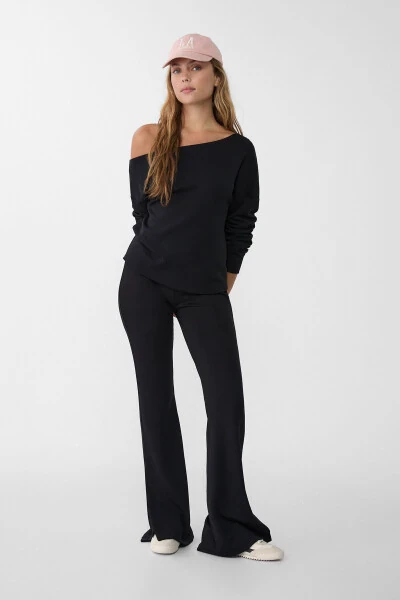 Soft Spanish-style wide-leg trousers. - 8