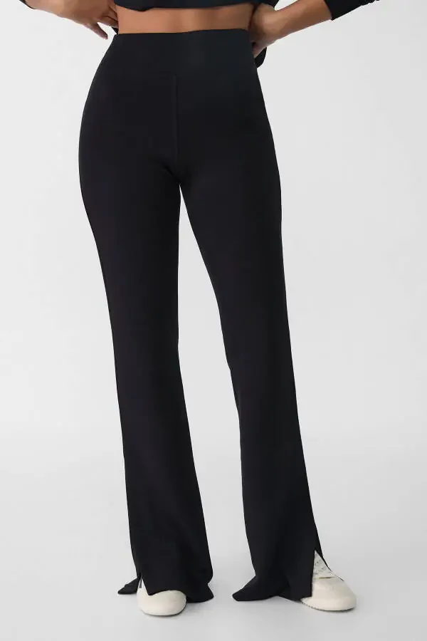 Soft Spanish-style wide-leg trousers. - 9