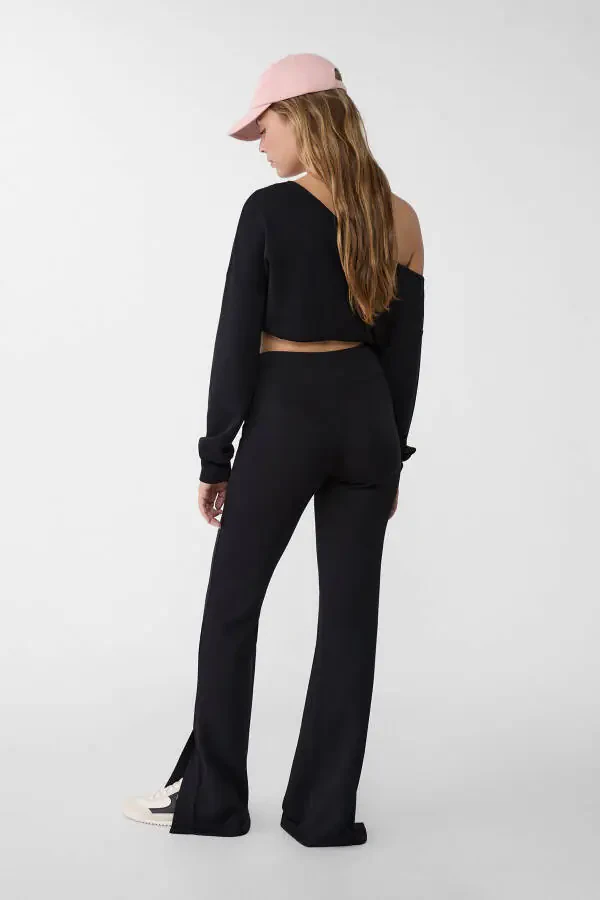 Soft Spanish-style wide-leg trousers. - 10