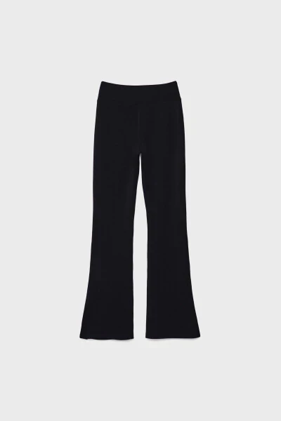 Soft Spanish-style wide-leg trousers. - 13