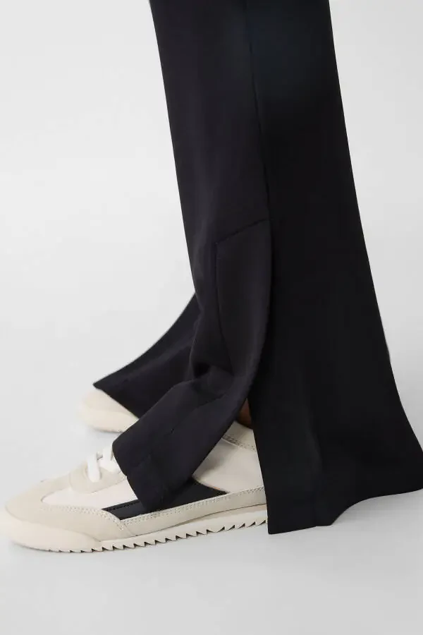 Soft Spanish-style wide-leg trousers. - 4