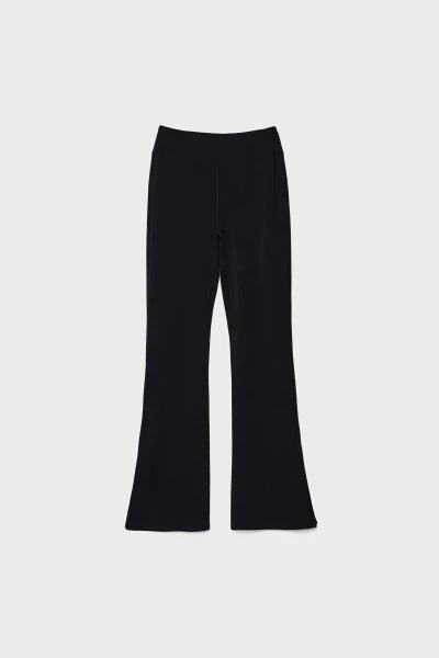 Soft Spanish-style wide-leg trousers. - 5