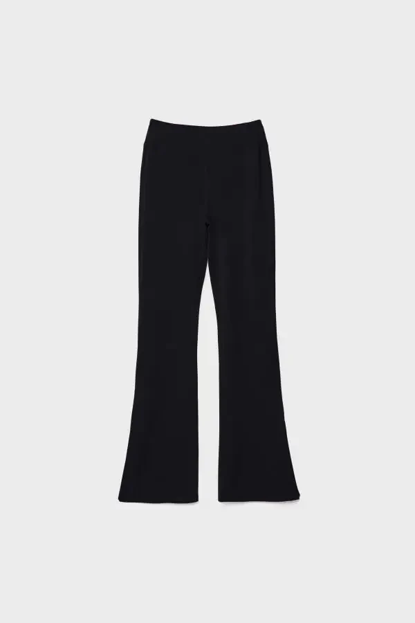 Soft Spanish-style wide-leg trousers. - 5