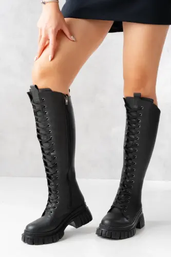 Sophia women's boots, with a long zipper and laces. 