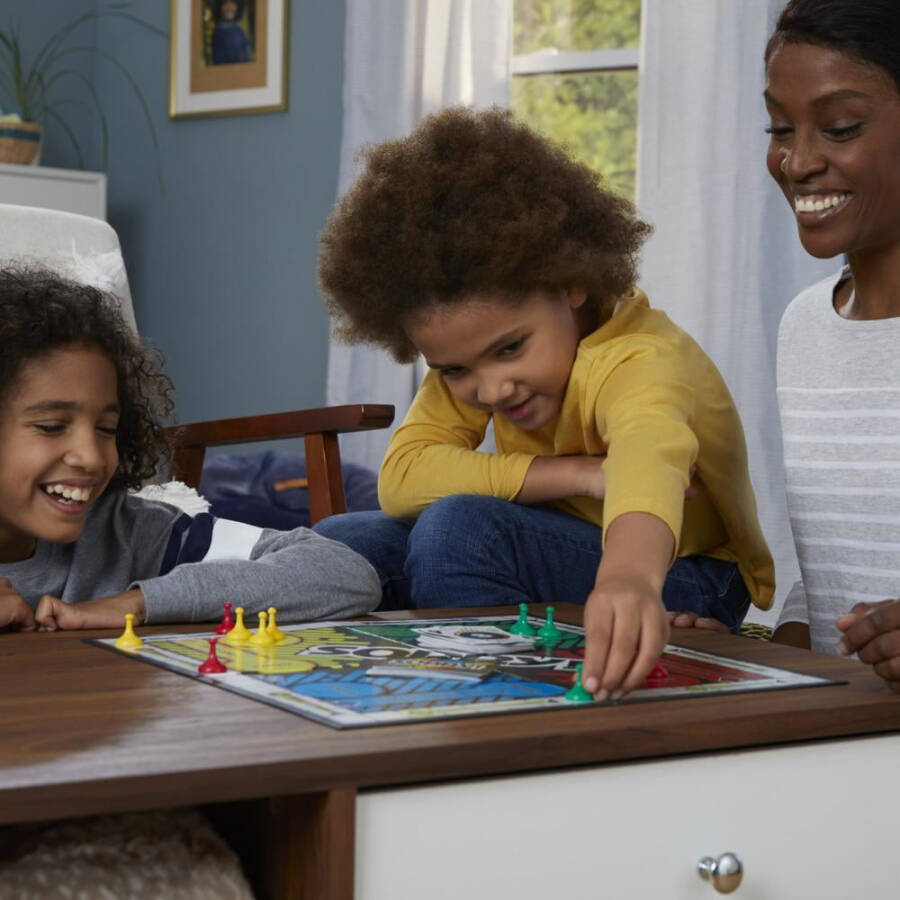 Sorry! Kids Board Game, Family Board Games for Kids, 2 to 4 Players, Ages 6+ - 6