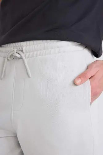 Шорты прямого кроя с обычной посадкой, светло-серые - 1