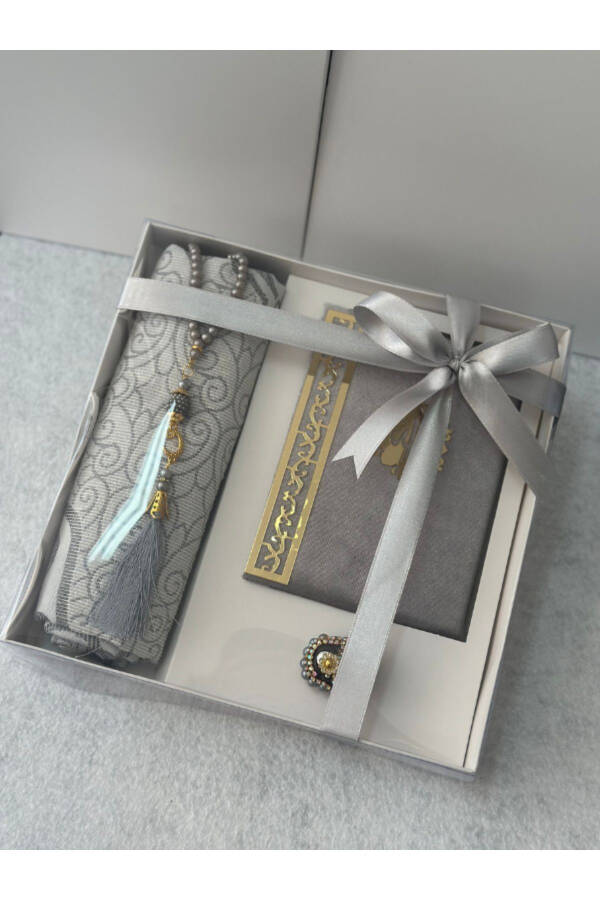 Souvenir Cross Umrah Prayer Rug Set - 4