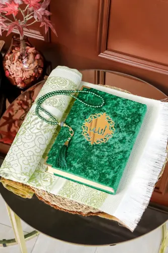 Sovg'a Qur'on to'plami (Yog'och Qur'on stendi, Kadife Qur'on, Marvarid Tasbeh, Sajjada to'plami) - HUH HAC & UMRE HEDIYELIK (1)