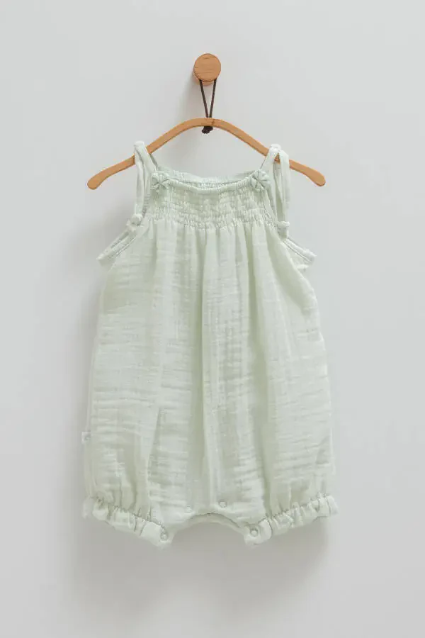 SPAGHETTI STRAP GIRL BABY JUMPSUIT WITH FLOWER DETAIL AND SNAP CLOSURE AT THE BOTTOM, 100% COTTON, 2025 SUMMER SEASON - 1