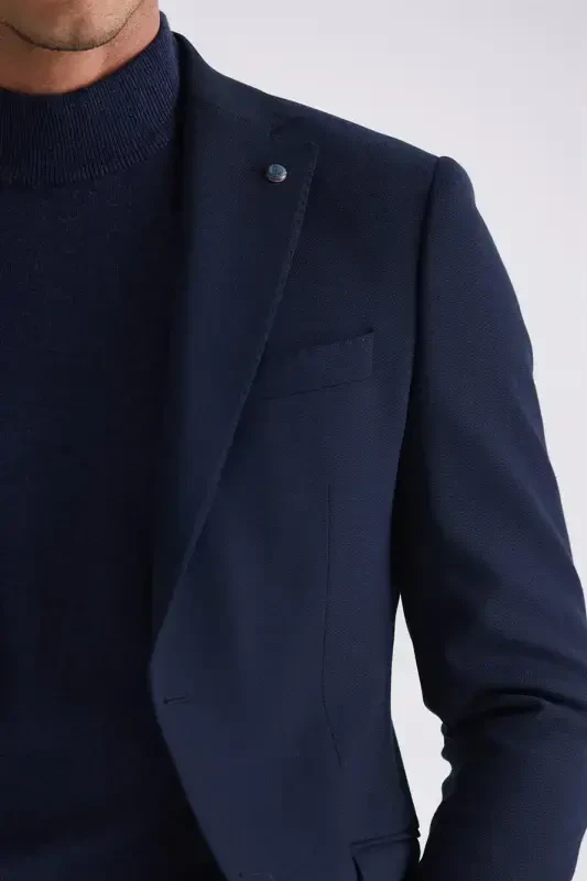 Спортивный пиджак темно-синий, облегающий, с моно-воротником и двойными разрезами - 3