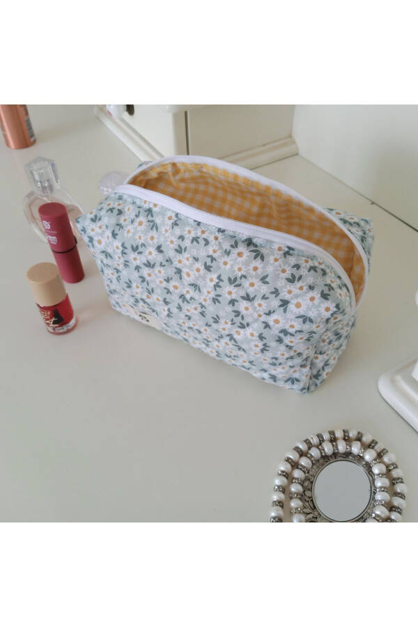 Spring Daisy Makeup Bag - Large - 20