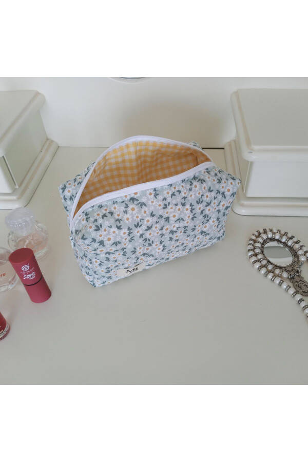 Spring Daisy Makeup Bag - Large - 14