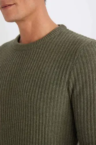 Standard Fit Crew Neck Textured Sweatshirt Dark Green - DEFACTO (1)