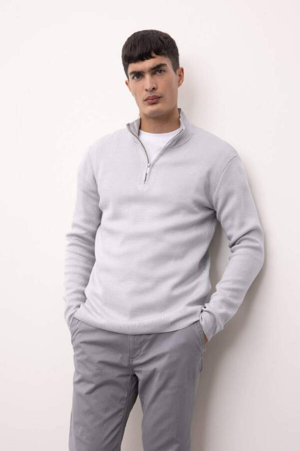 Standard Fit Crew Neck Zippered Sweatshirt Light Grey - 2