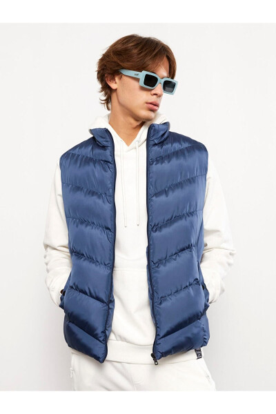 Standard fit, stand-up collar men's puffer vest. - LC WAIKIKI