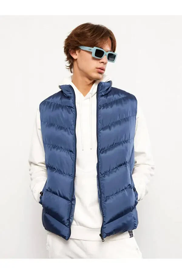 Standard fit, stand-up collar men's puffer vest. - 1