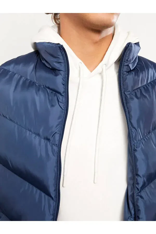 Standard fit, stand-up collar men's puffer vest. - 4