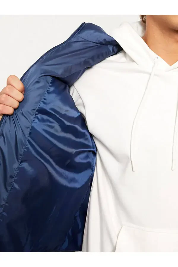 Standard fit, stand-up collar men's puffer vest. - 5