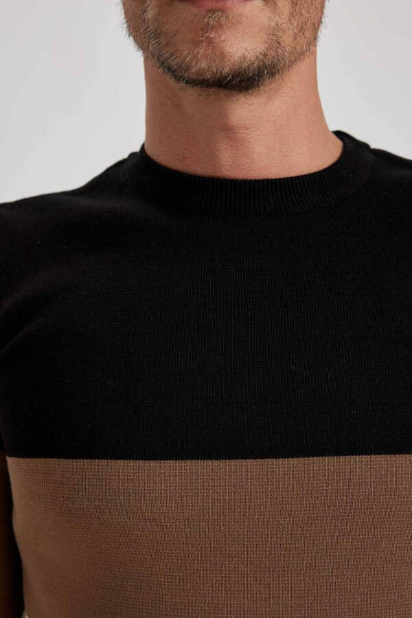 Standard Fit Striped Crewneck Sweater (Camel) - 11