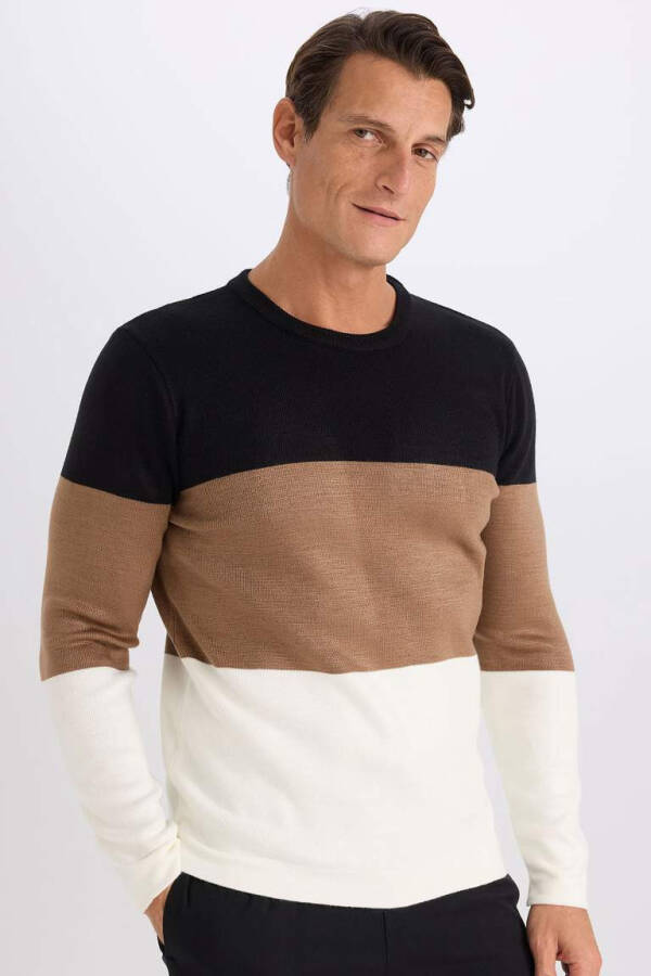 Standard Fit Striped Crewneck Sweater (Camel) - 6