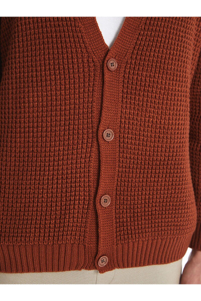 Standart kesimli V bo'yinli erkaklar uchun triko hırka - 3