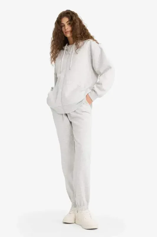 Стандартные спортивные штаны джоггеры с плотной посадкой, эластичной талией и штанинами, базовые однотонные длинные - серый меланж - 2