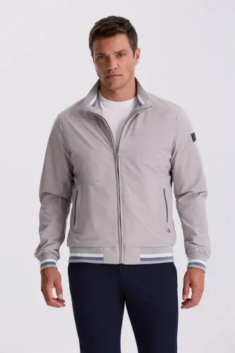 Stone Comfort Fit Stand-Up Collar Relaxed Fit Seasonal Jacket - JAKAMEN (1)
