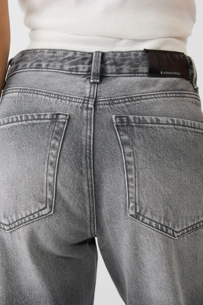 Straight Fit Jean - 4