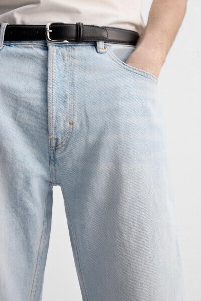 STRAIGHT FIT JEAN - 24