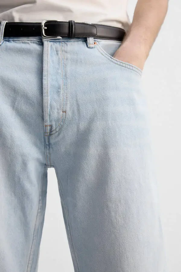 STRAIGHT FIT JEAN - 24