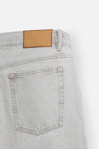 STRAIGHT FIT JEAN - 37