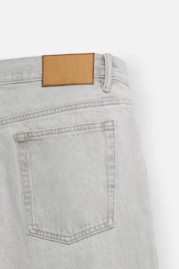 STRAIGHT FIT JEAN - 37