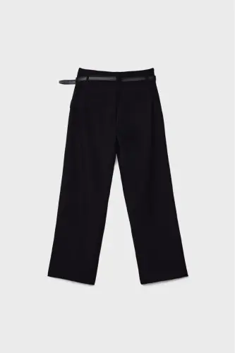 Straight fit pants with a belt and a loose fit. - STRADIVARIUS (1)