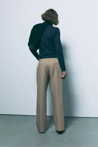 Straight fit trousers with belt loops and a loose fit. - 4