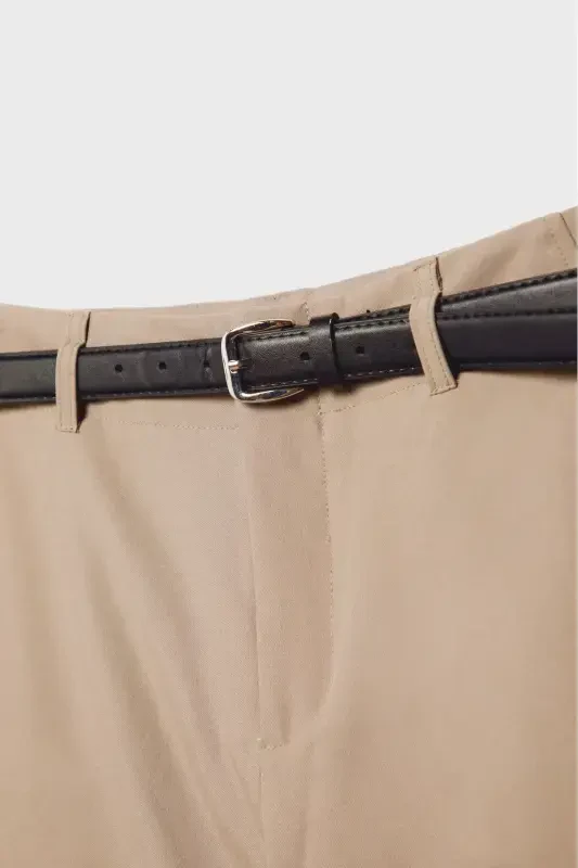 Straight fit trousers with belt loops and a loose fit. - 7