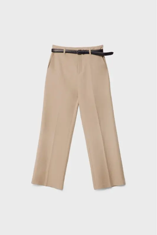 Straight fit trousers with belt loops and a loose fit. - 5