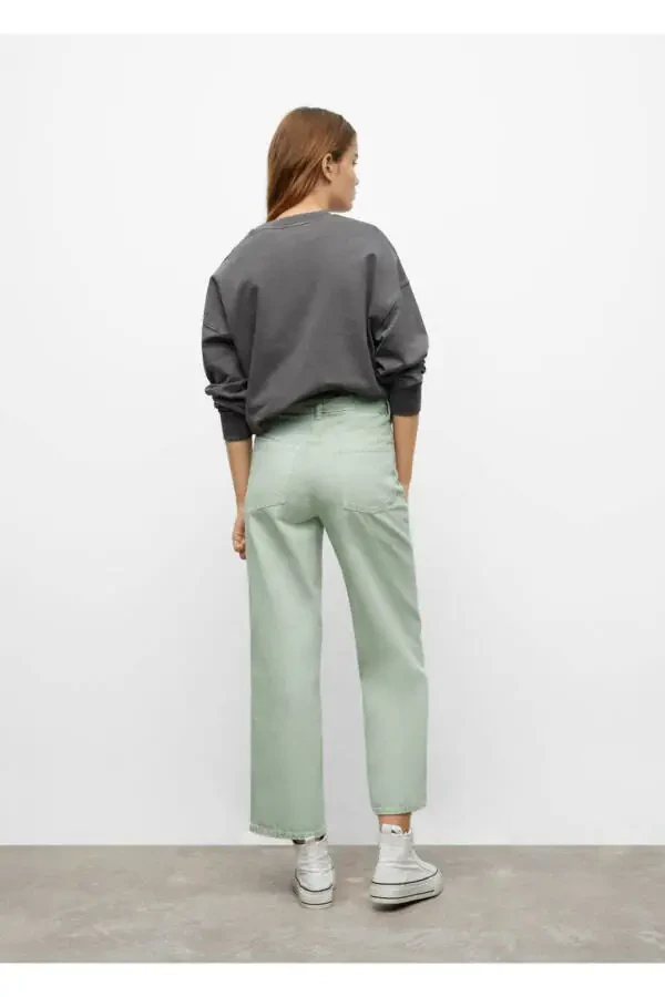 Straight-Leg High-Waisted Denim Pants - 3