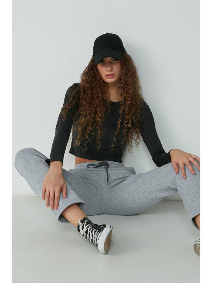 Straight Leg Sweatpants 901 Grey - 2