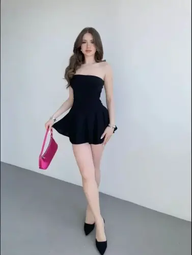 Straplez Mini Etek Görünümlü Şortlu Elbise Büzgülü Şık Yazlık - Siyah - 4