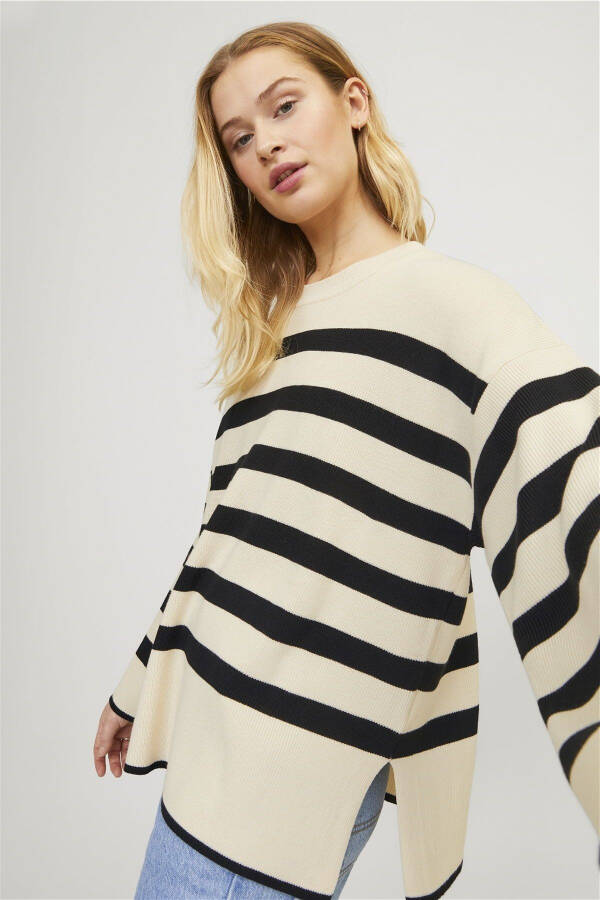 Striped bisiklet neck sweater - 1