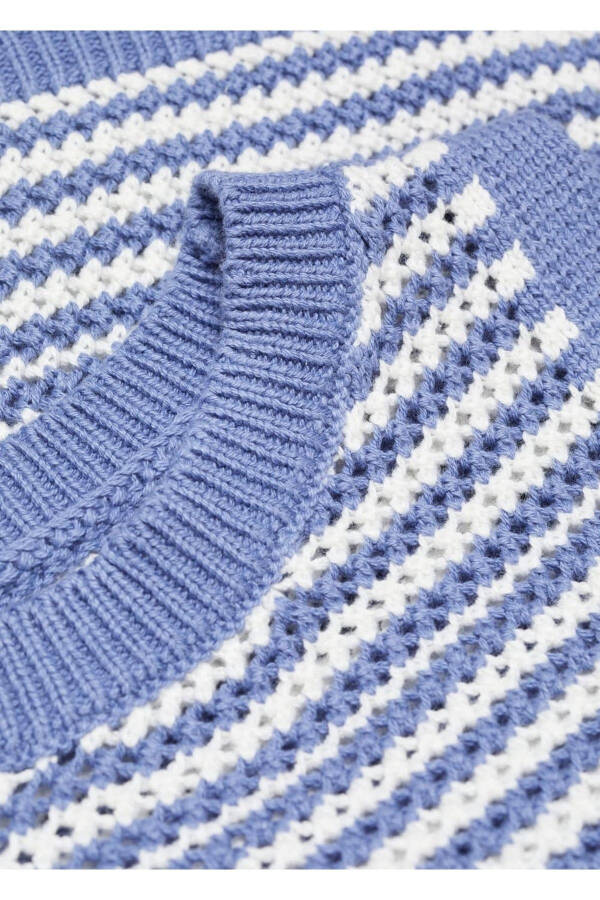 Striped knitted sweater - 5