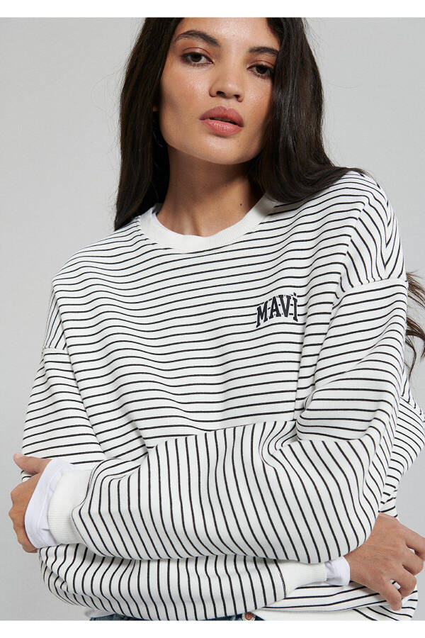 Striped White Sweatshirt with Logo Print 1s10100-85386 - 21