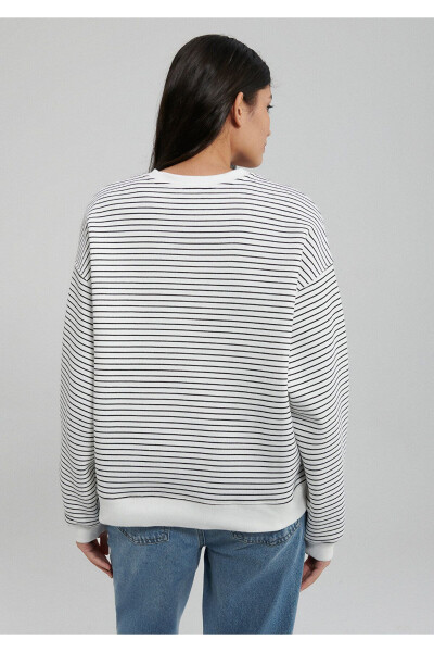 Striped White Sweatshirt with Logo Print 1s10100-85386 - 23