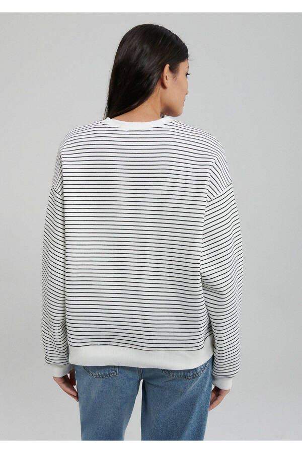 Striped White Sweatshirt with Logo Print 1s10100-85386 - 23