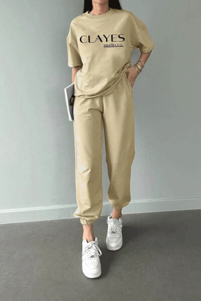 Studio Co Bosilgan Bej T-shirt va Sport Shimlar To'plami - Oversize Velosiped Yaka - CLAYES (1)