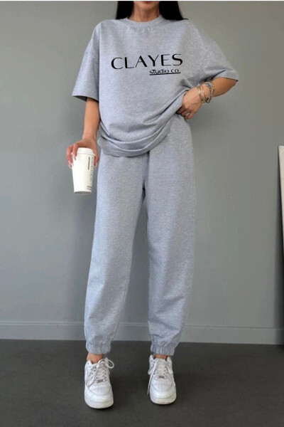Studio Co Bosilgan Kulrang T-shirt va Shalvar Majmuasi - Oversize Polo Yoqasi 