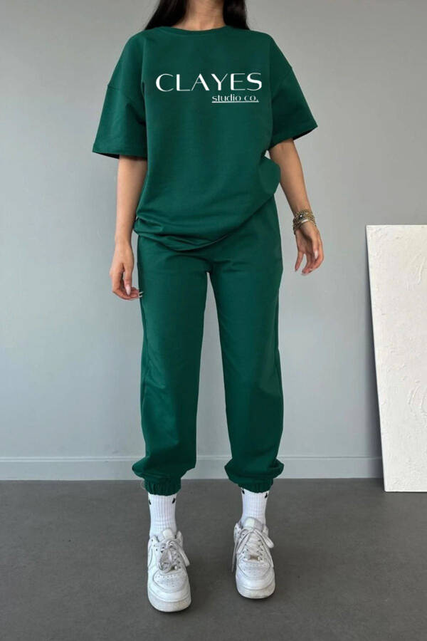 Studio Co Bosilgan Yashil T-shirt va Sport Shimlar To'plami - Oversize Velosiped Yoqasi - 1