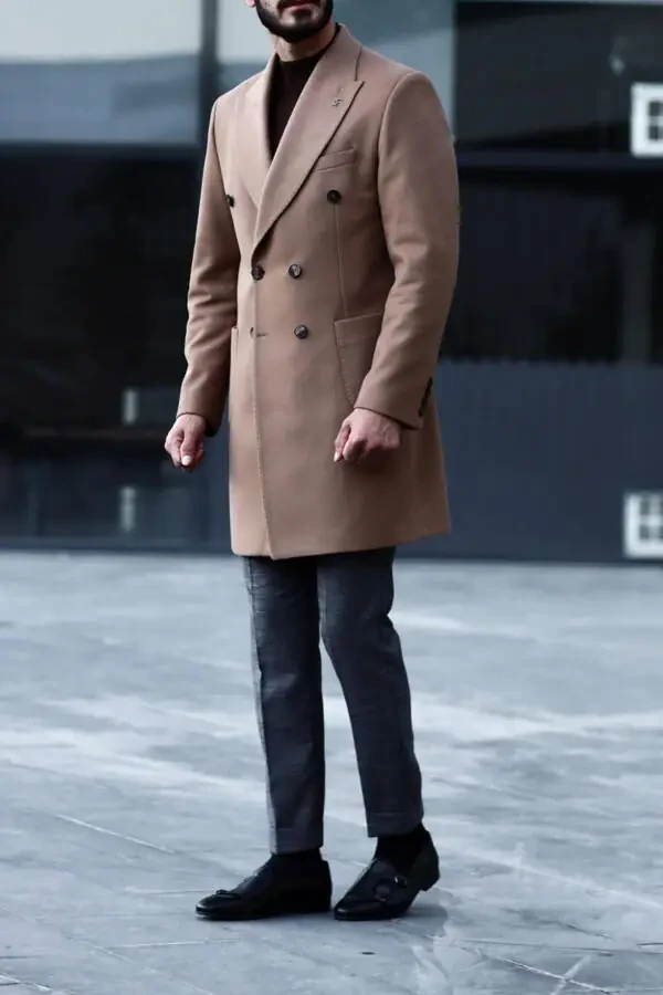 Stylish double-breasted men's coat - wool and polyester blend. - 1